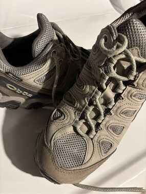 Women’s Athletic Trail Shoes - Gray